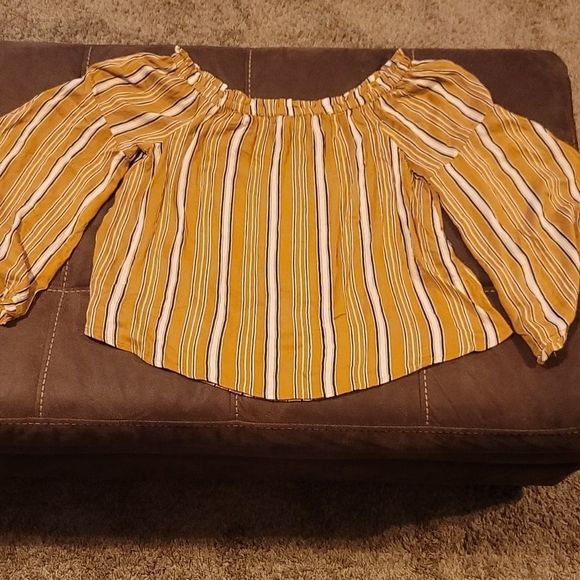 𝅺maurices mustard yellow off the shoulder top. Medium - Picture 2 of 2